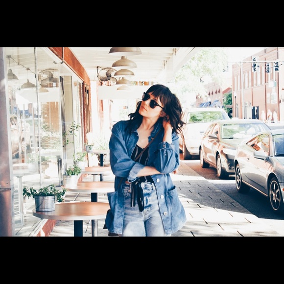 Welcome to the Roque Rouge boutique! - Picture 3 of 3